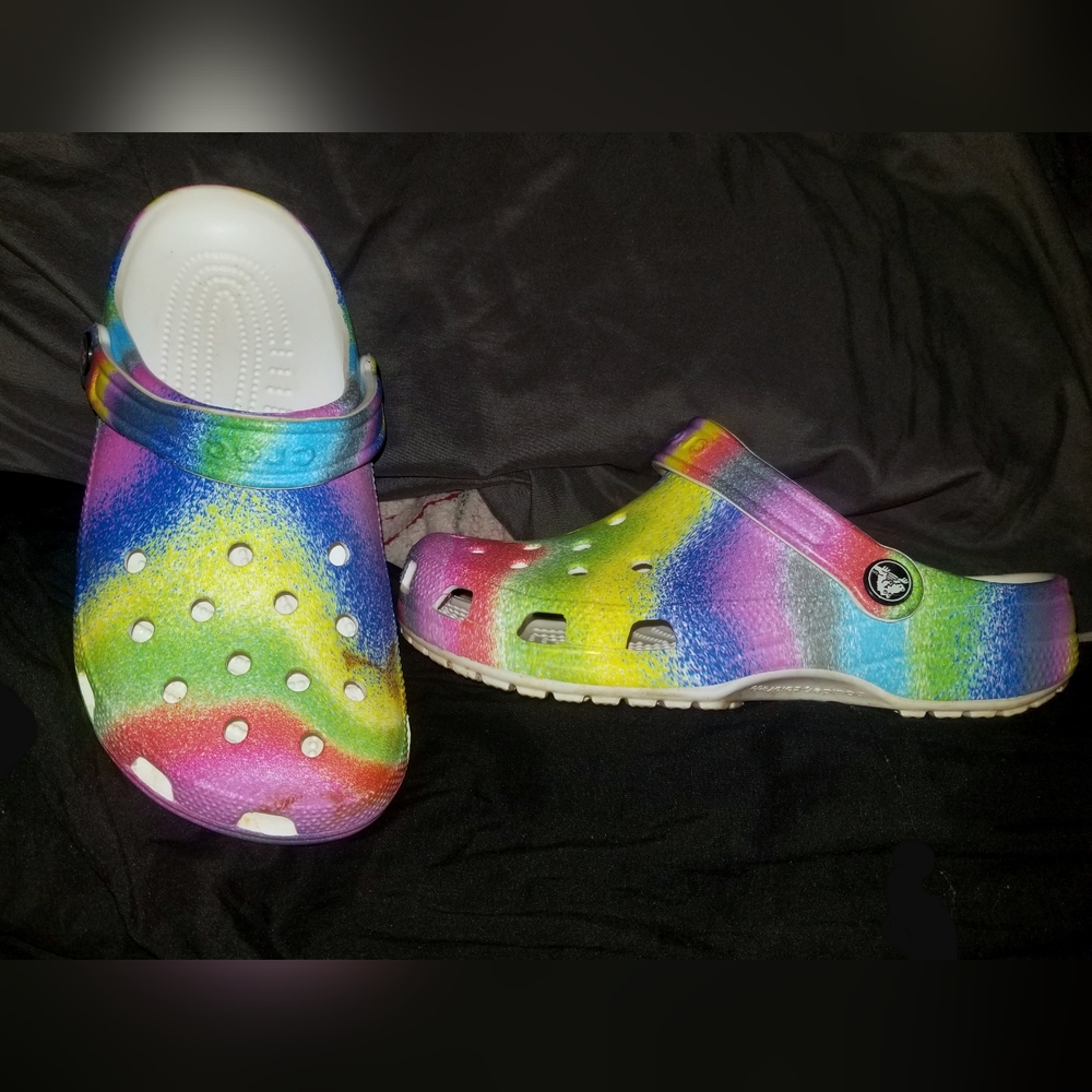 Gently Used Women's Crocs Classic Multicolor Spray Tie Dye Shoes Size 5